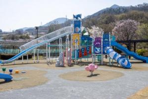 みさか桃源郷公園遊具