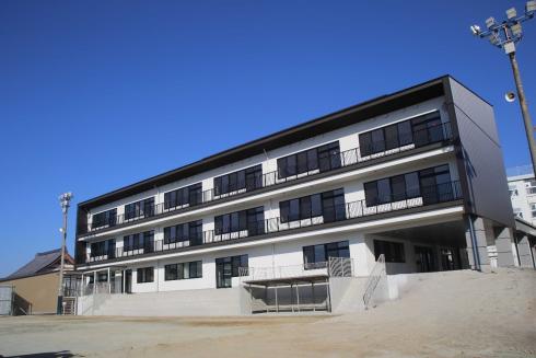R8御坂中学校　校舎