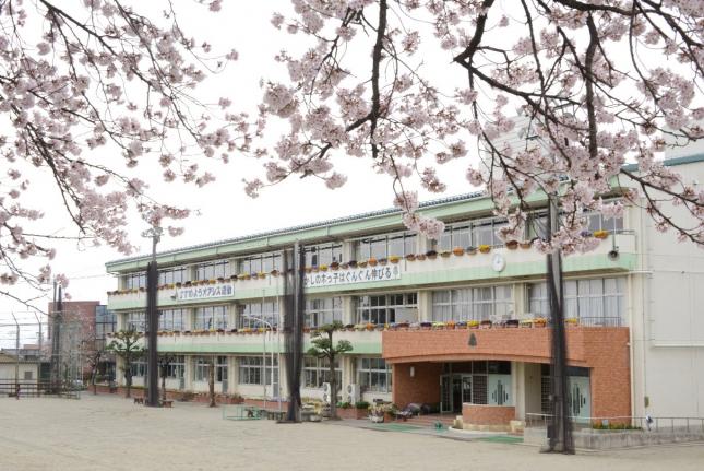 R8御坂西小学校校舎